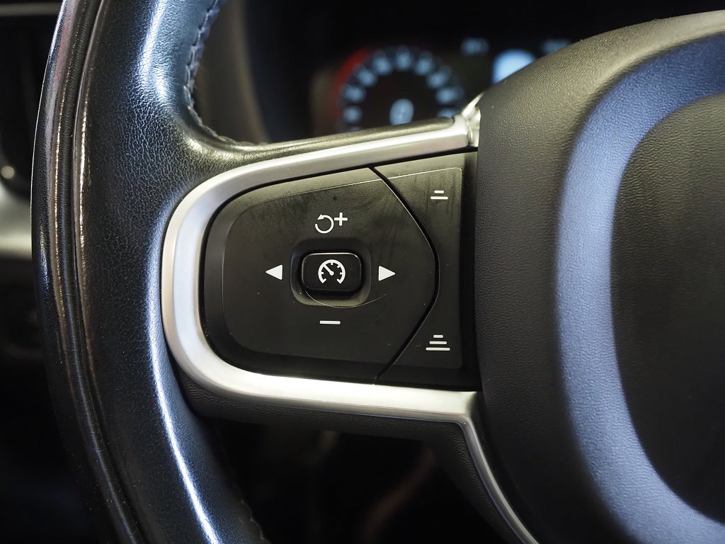 Volvo XC60 Recharge T6 AWD Inscription Exp Pano Drag P-Värm Kamera 2021