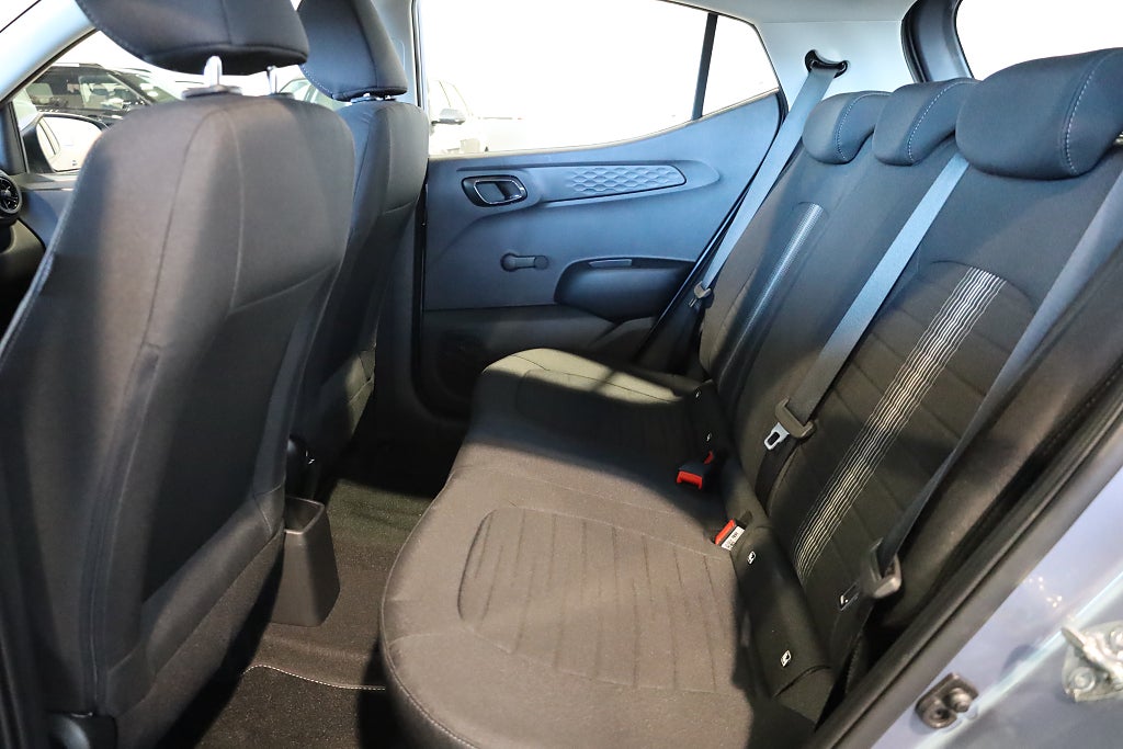 Hyundai i10 1.0 AUT Essential Kamera CarPlay Rattvärme Navi Leasbar 2025