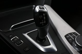 Sedan BMW 330 17 av 24