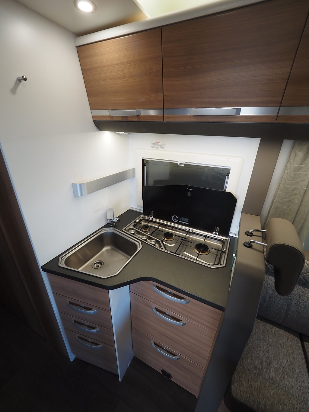 Adria Coral 670 DL Axess Långbädd | Face to face | Solcell | 2021