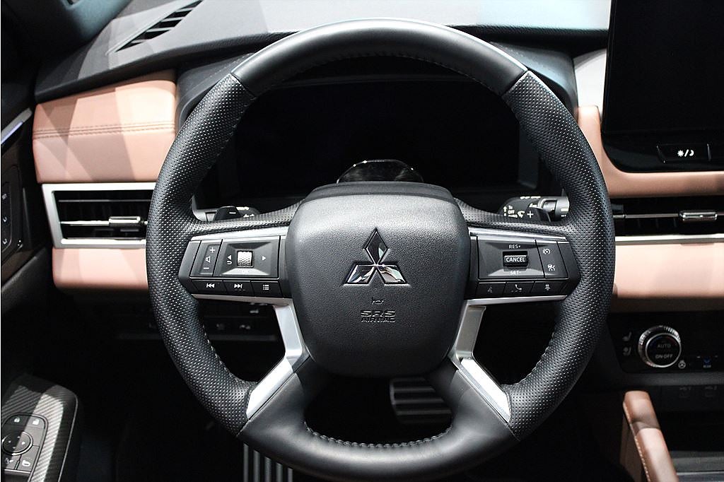 Bild på Mitsubishi Outlander Instyle Plug-In Serviceavtal & V-hjul*