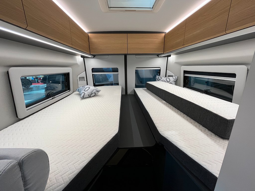 Adria Twin 640 SLB (60Y) / Långbädd / B-körkort / Automat - Adria