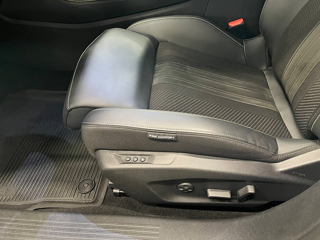 Peugeot 308 GT 1.2 PureTech 130 Aut thumbnail