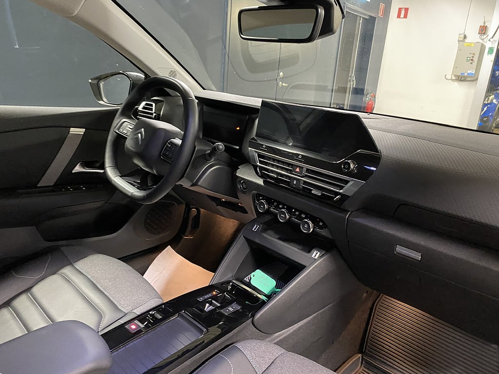 Bild på Citroën C4 X SHINE 1.2 PureTech 130hk AUT Back/Nav