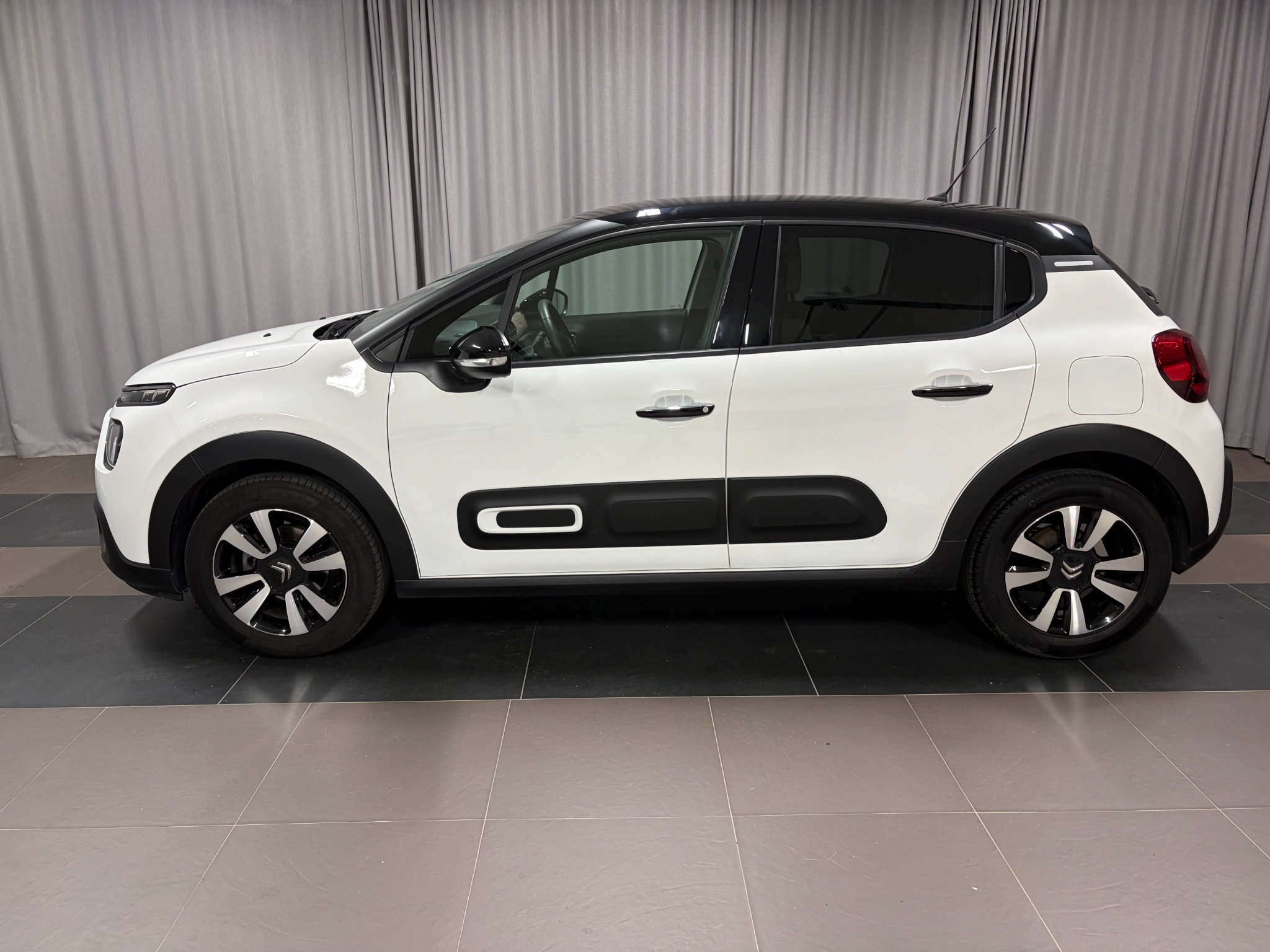 Citroen C3 Shine PureTech 82 2023, kuva 2/36