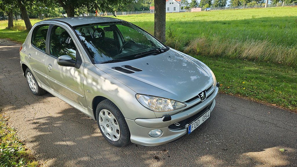 Peugeot 206 1.4 Ny kamrem, Ny servad, Ny besiktigad, Lågmil