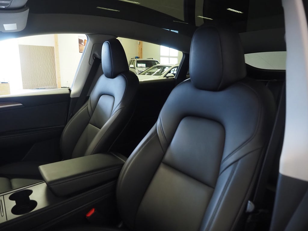 Tesla Model Y Performance 534hk AWD | Dragkrok | Panorama | Moms |