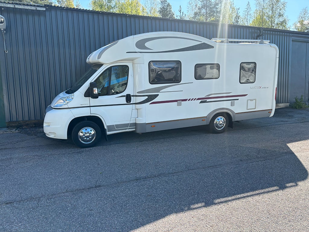 Adria Matrix 650 SF Dropdown / Ugn/ 3795 kr månaden