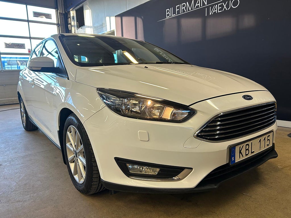 Ford Focus 1.0 EcoB 125Hk 5-Dörr Titanium *Nyservad ink kam/Nav*