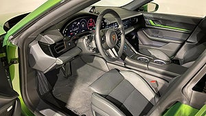 Porsche Taycan 4S klarar av 0-100 km/h på 4,1 sekunder.