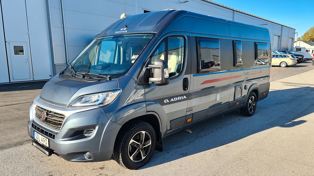 Adria Twin 640 SLX *Långbädd *Solceller *5100 mil *NY ADRESS*