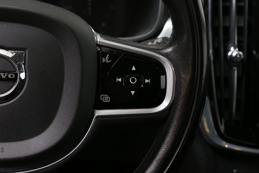 Volvo V90 D4 190hk Momentum SE ll AWD Aut Elstol VOC Dragkrok 2020