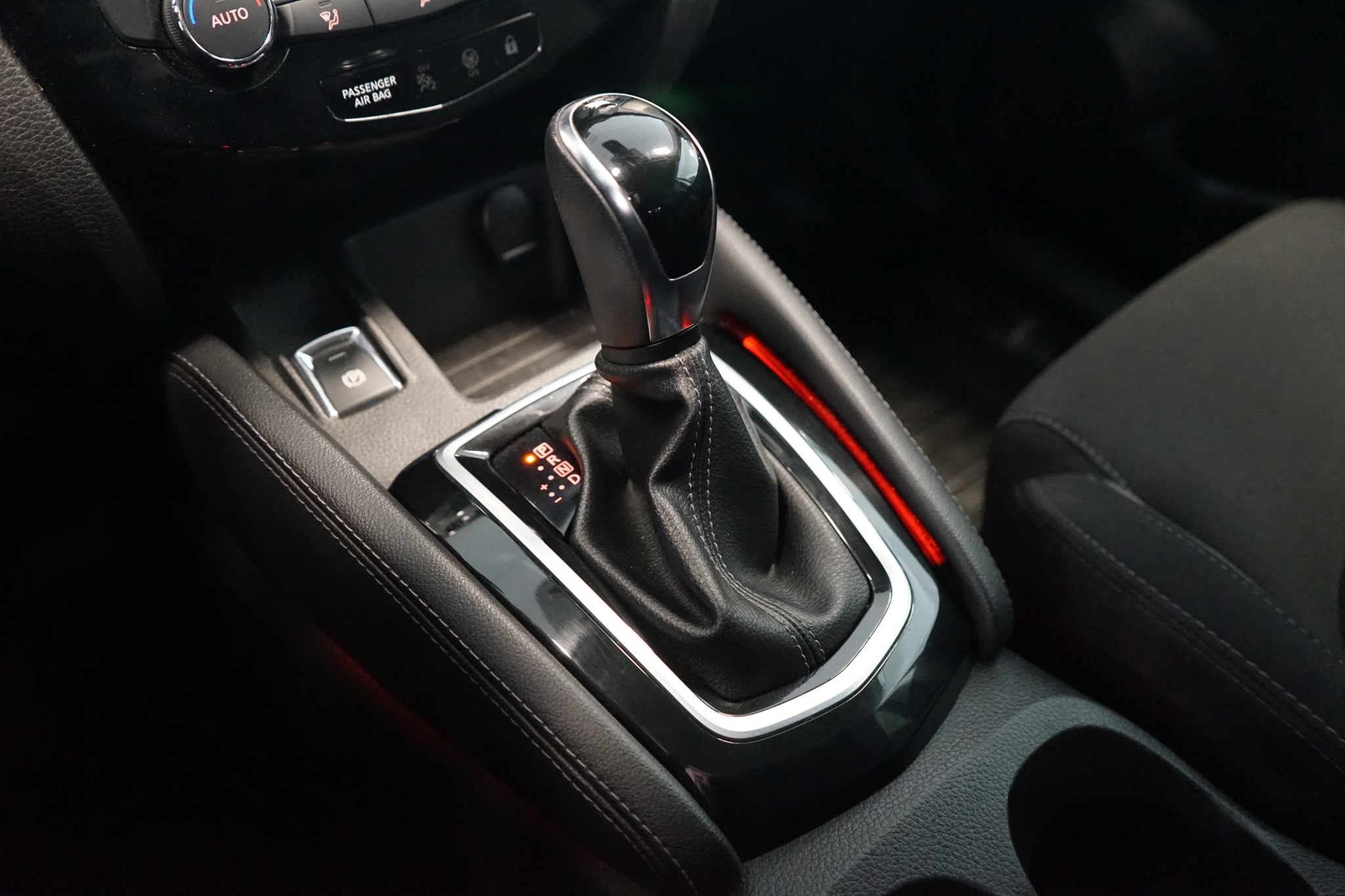 Nissan Qashqai 1.3 DIG-T N-CONNECTA 2019, bild 9/10