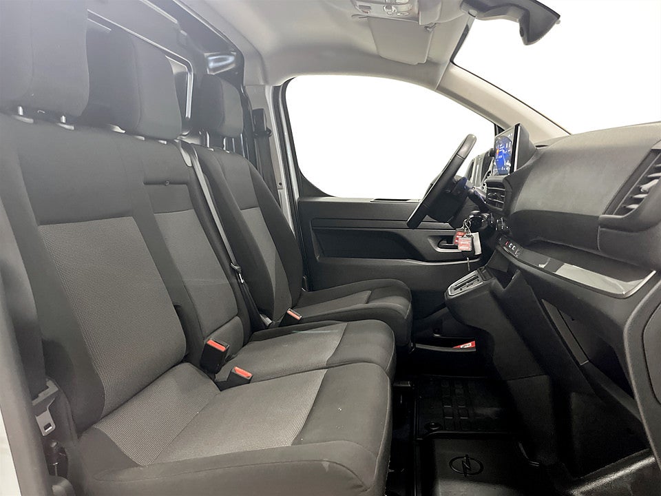 Bild på Opel Vivaro Business 2.0 BHDi 145hk Aut L3 B-KAMERA CARPLAY