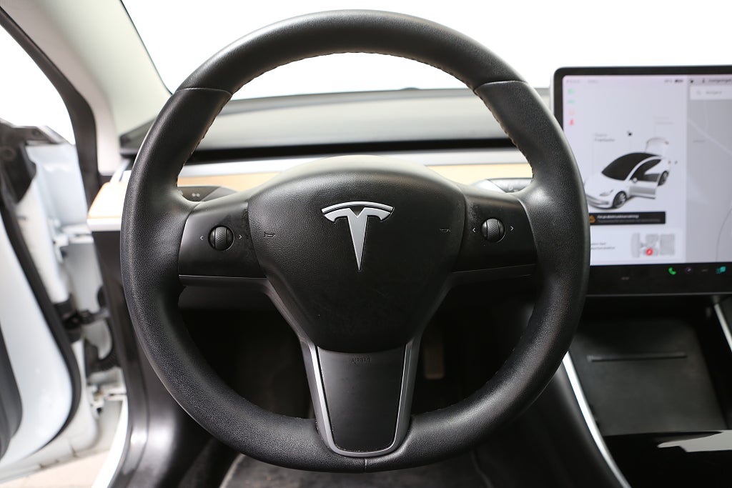 Tesla Model 3 Standard Range Plus 258hk Panorama 2020