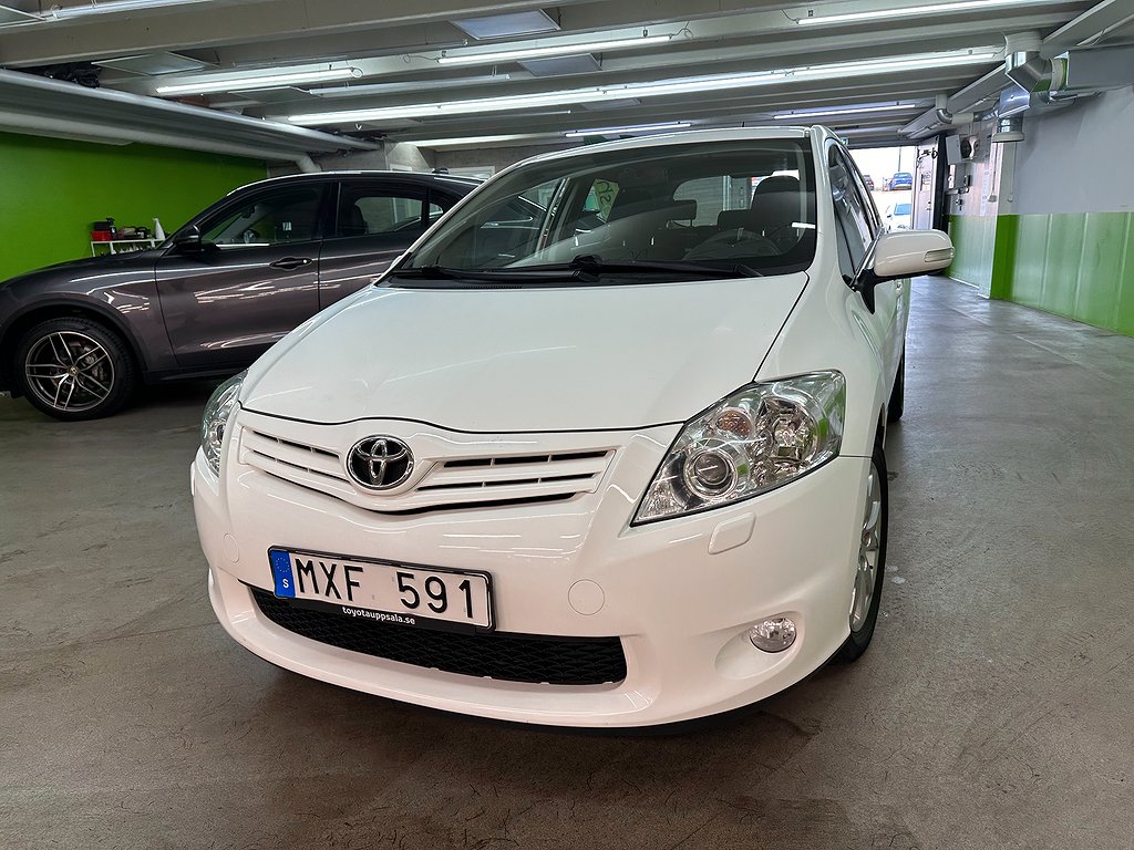 Toyota Auris 5-dörrar 1.6 Valvematic Plus 132HK LÅG MIL 