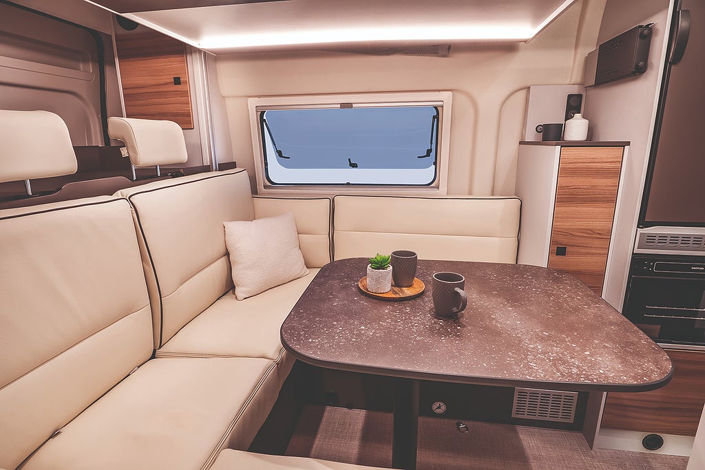 Bürstner B66 C644 U-soffa bak, dieselvärmare, automat med mer! NYHET!