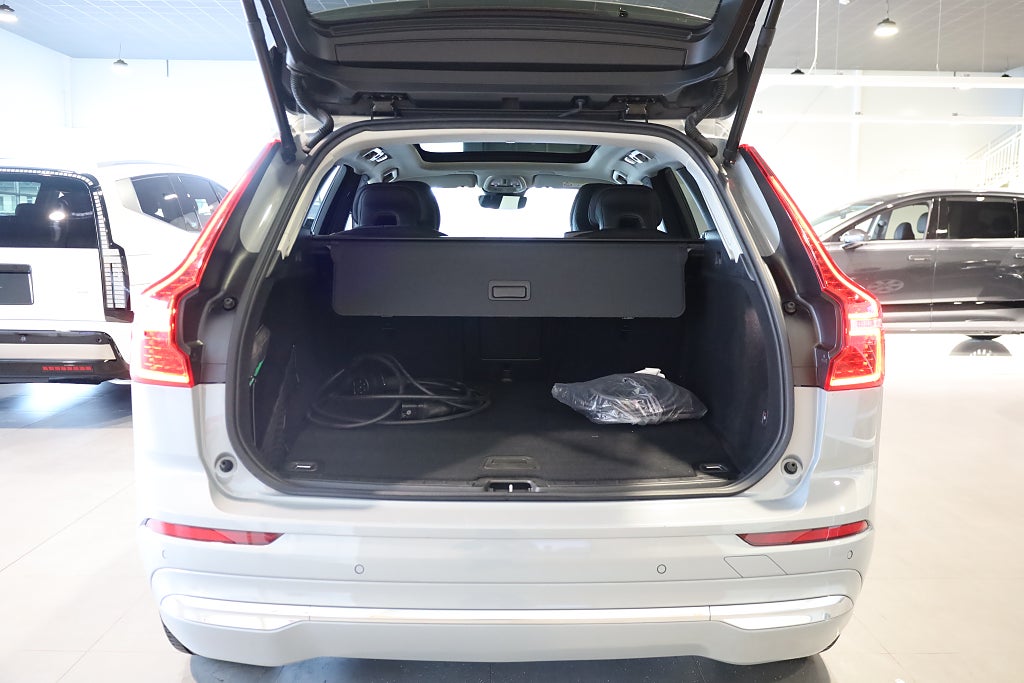 Volvo XC60 Recharge T6 AWD Geartronic Core Edition Drag Navi Moms