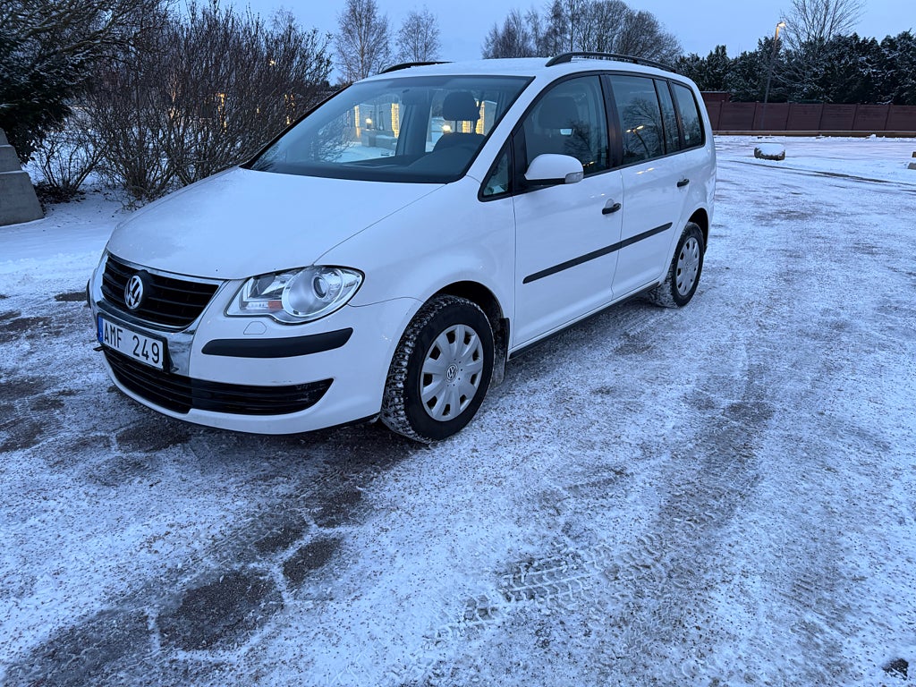 Volkswagen Touran 7 sätes 2.0 Conceptline Låga mil,Nybesiktigad 