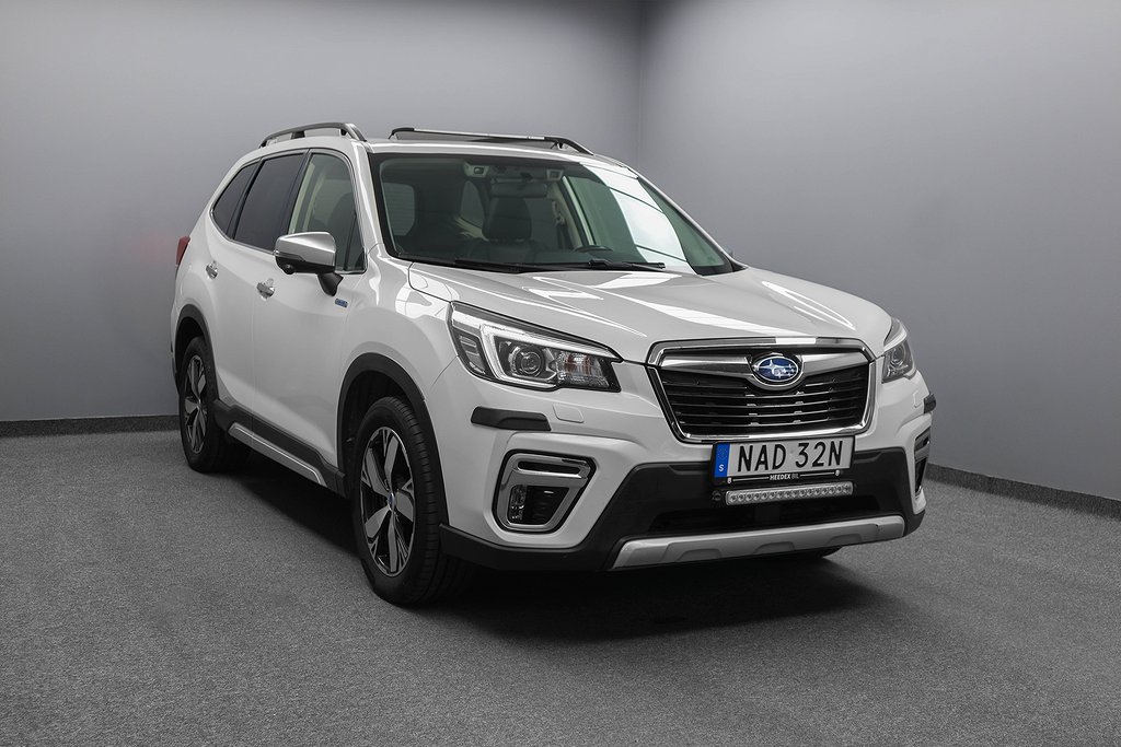 Subaru Forester e-Boxer 150hk Summit H&K Navi Drag Panorama