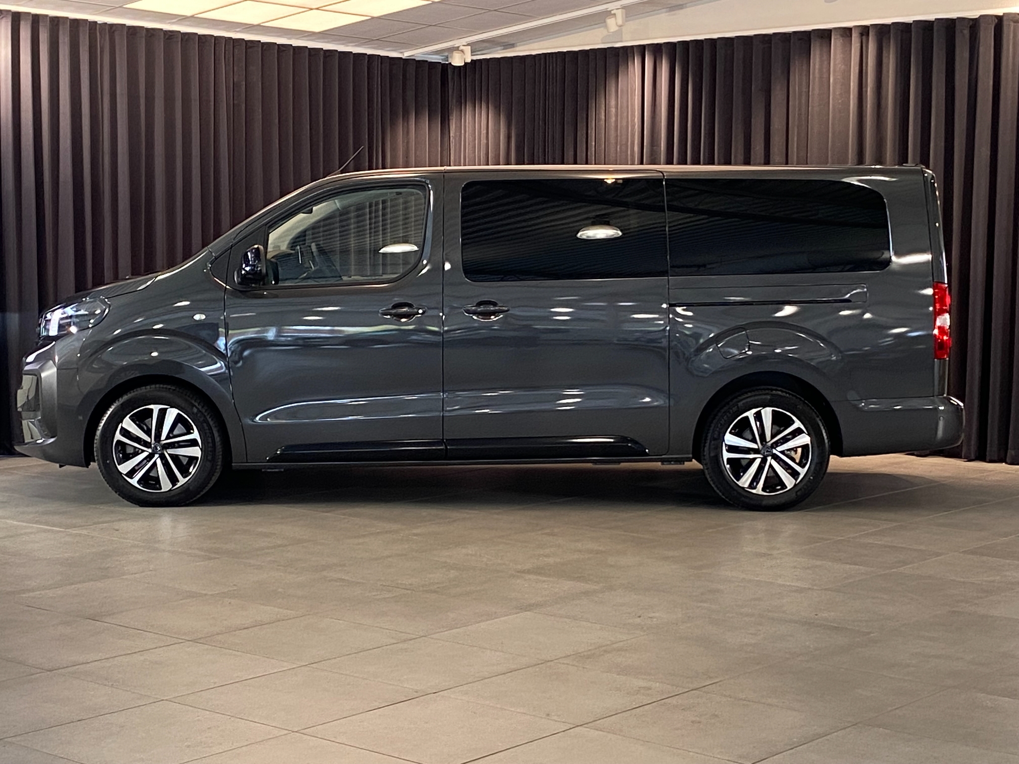 Peugeot Traveller 2026, bild 3/10
