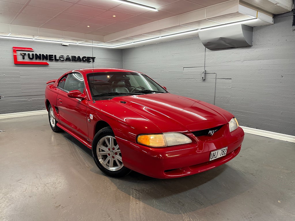 Ford Mustang GT V8 280HK Manuell Nyservad 