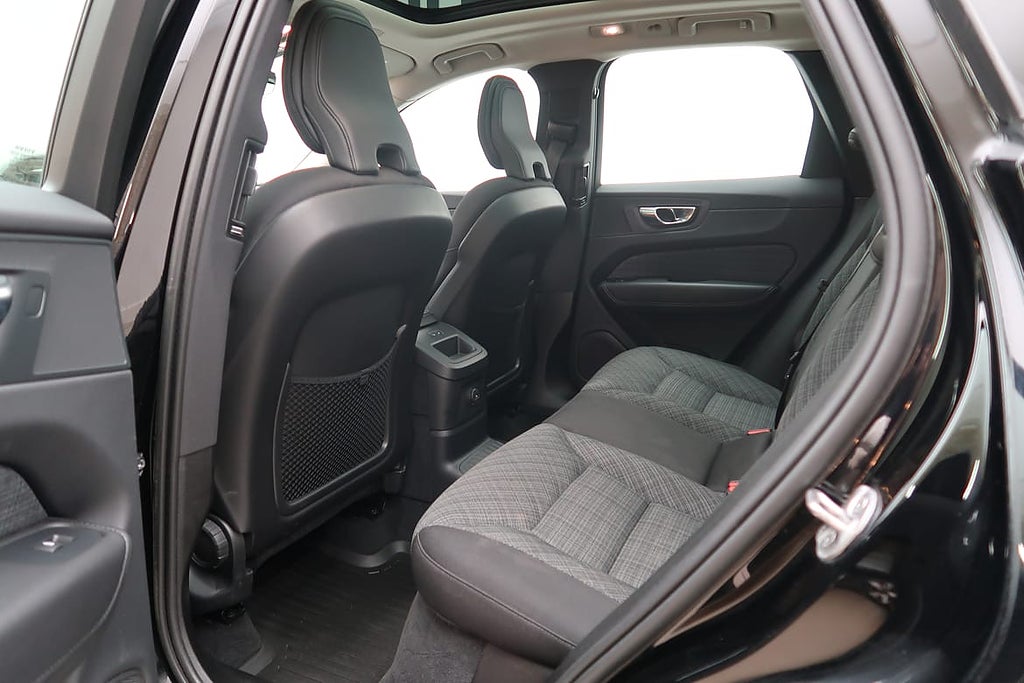 Volvo XC60 Recharge T6 Core Edition