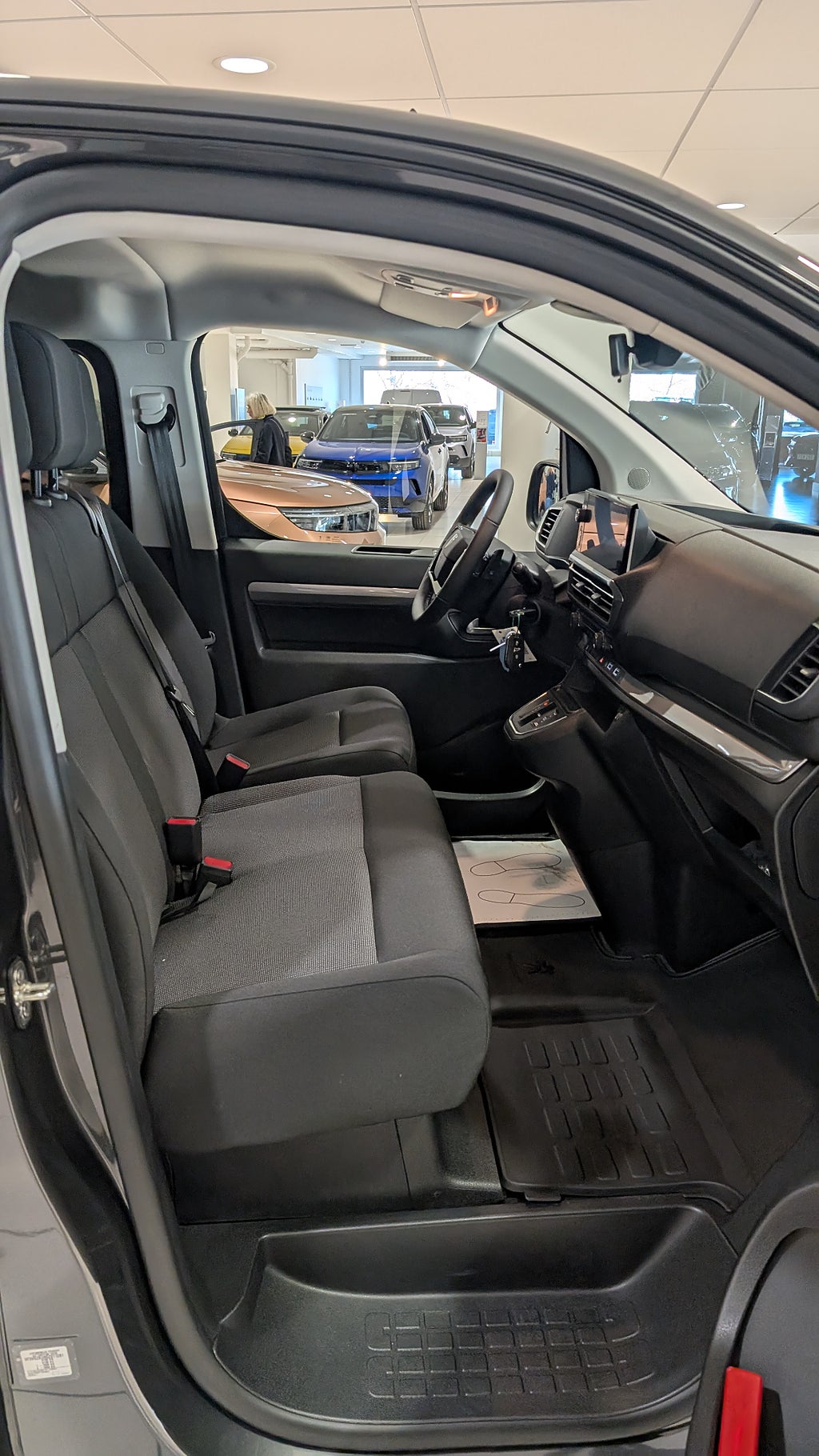 Bild på Peugeot Traveller Active Diesel 180 hk Automat