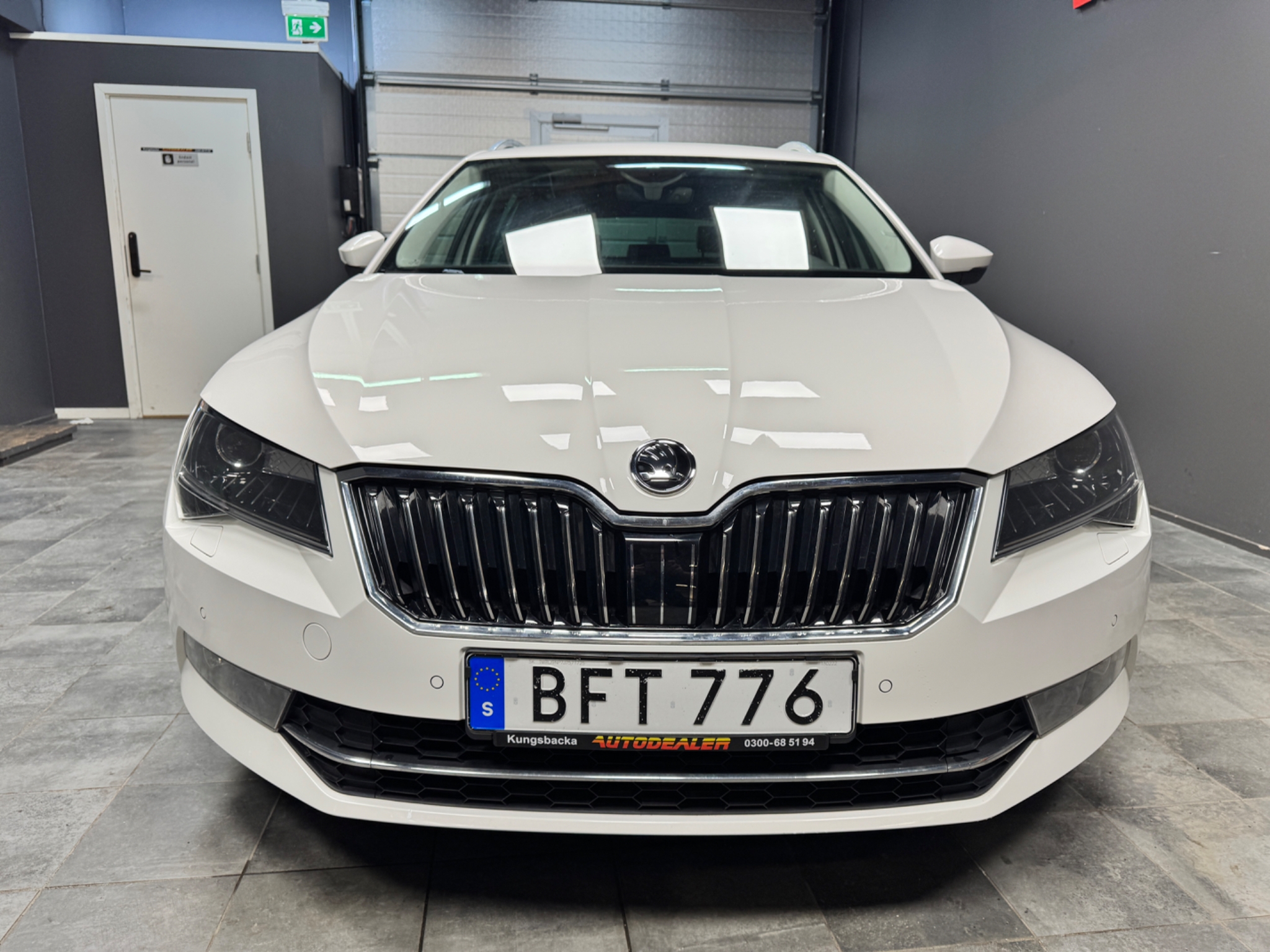 Skoda Superb 2018, bild 2/56