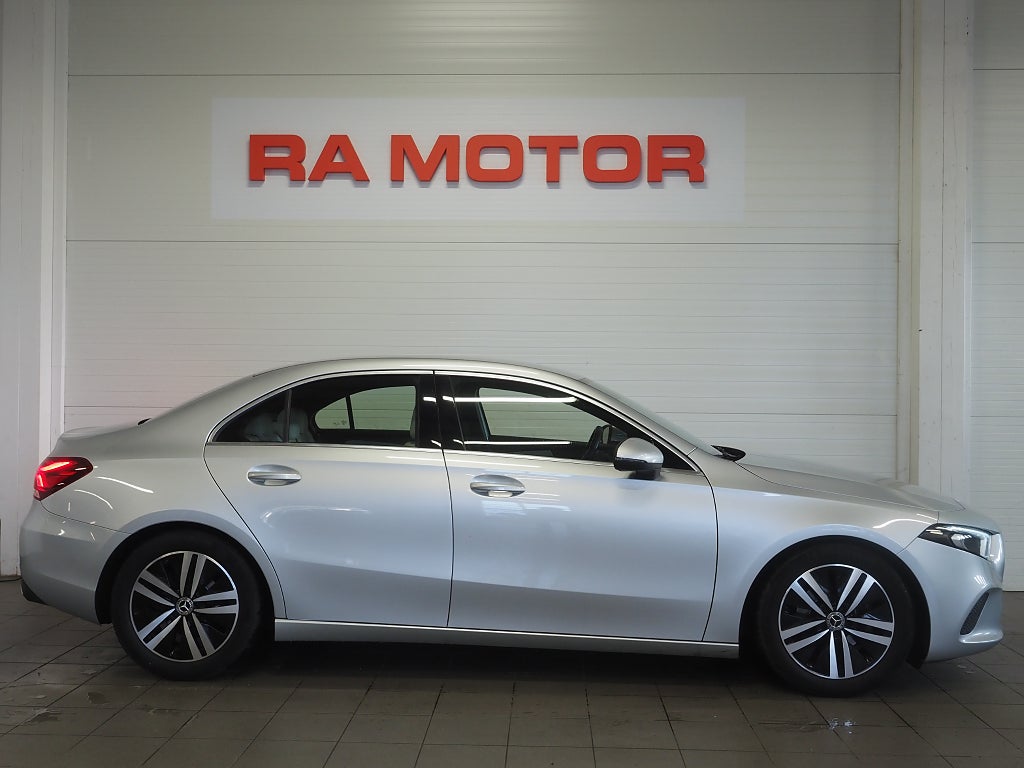 Mercedes-Benz A 180 136hk Sedan Progressive Line Backkamera Skinn 2020