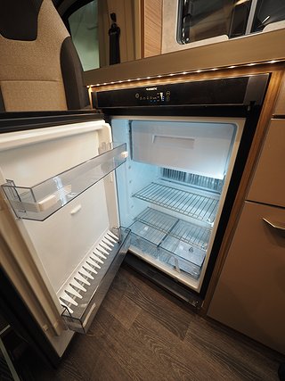 Husbil-halvintegrerad Knaus Van Ti 550 MF 11 av 18