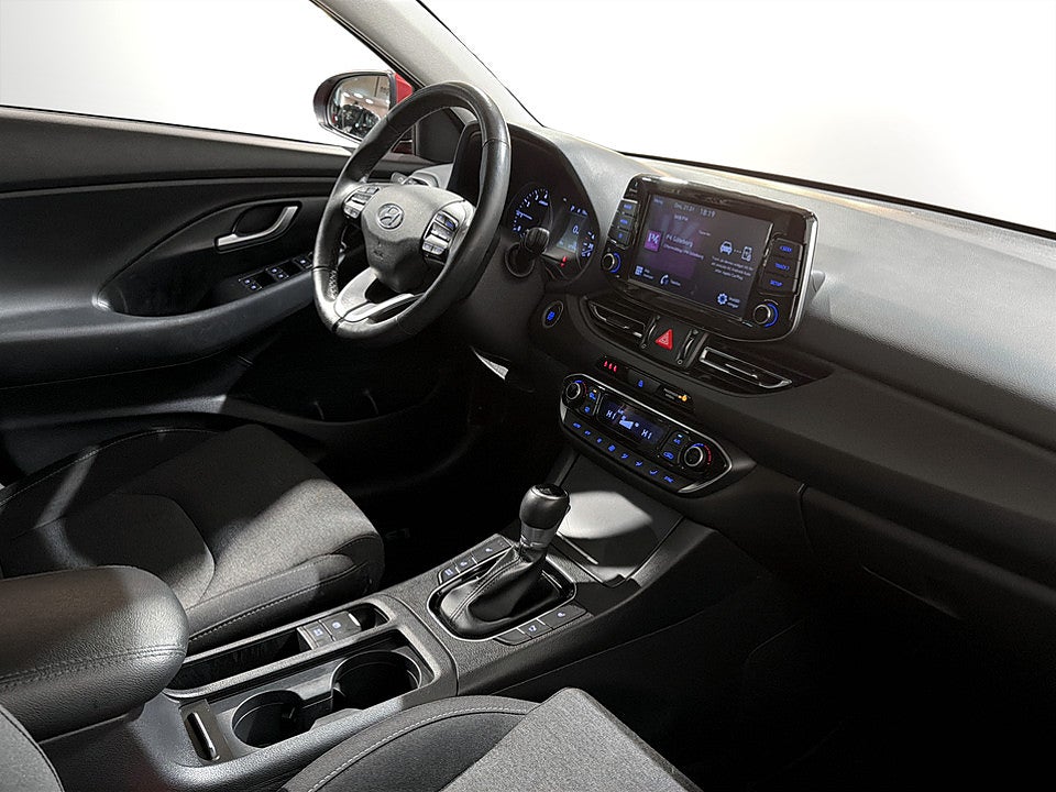 Bild på Hyundai i30 Essential 1.0 T-GDI Aut BACKSENSOR RATTVÄRME 120hk