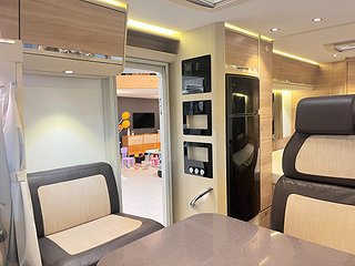 Husbil-halvintegrerad Adria CORAL S 670 SLT 13 av 28