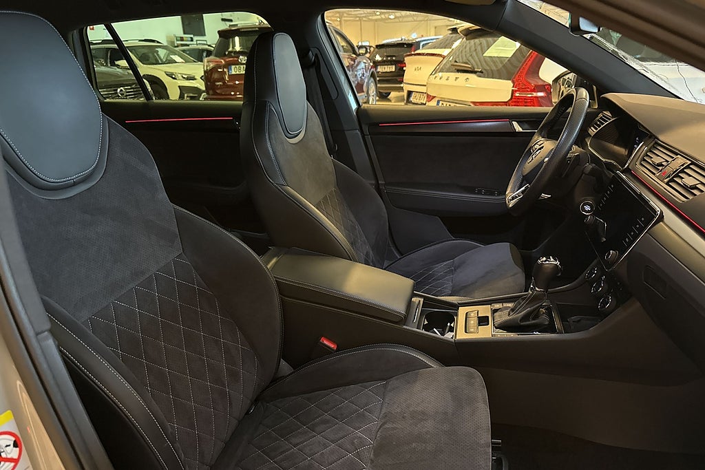 Skoda Superb Kombi 2.0 TDI 4x4 Business Sportline Drag Värmare Kamer miniatyr 16