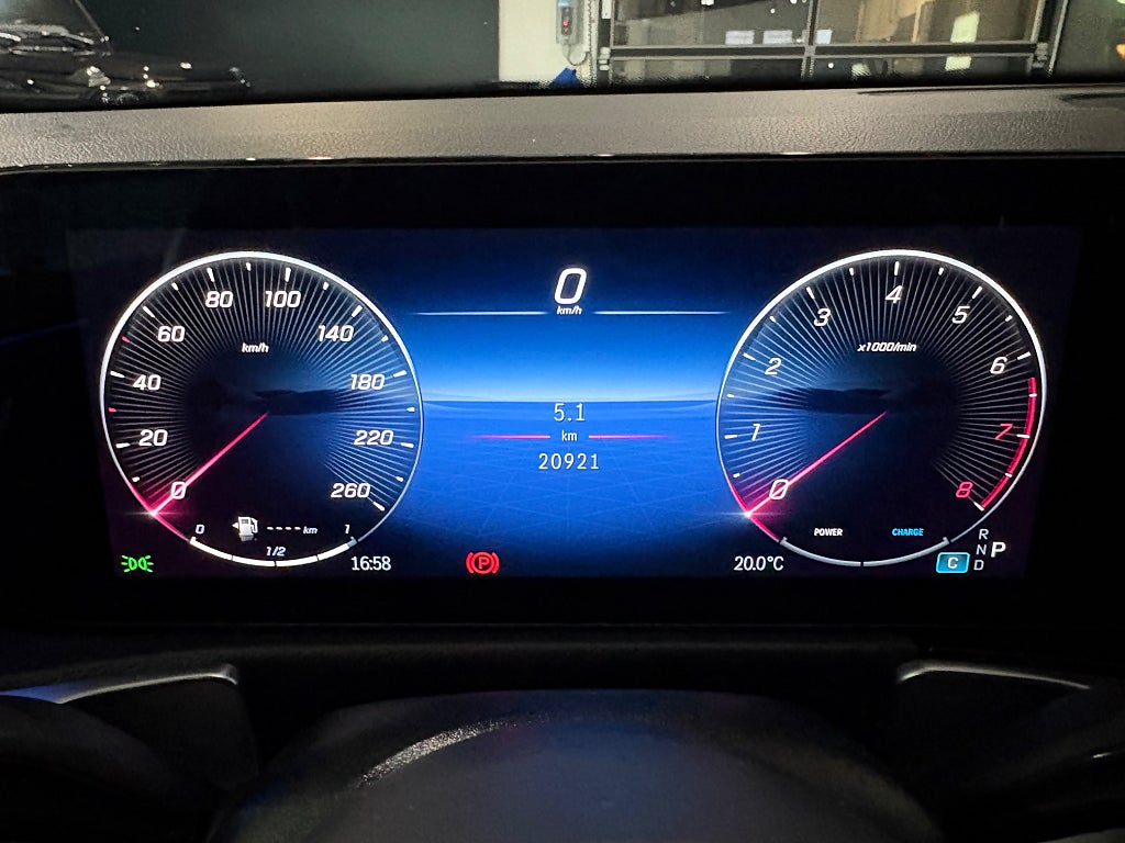 Mercedes-Benz GLB 200 AMG Premium 7sits Värmare Elstolar Drag - bild 17