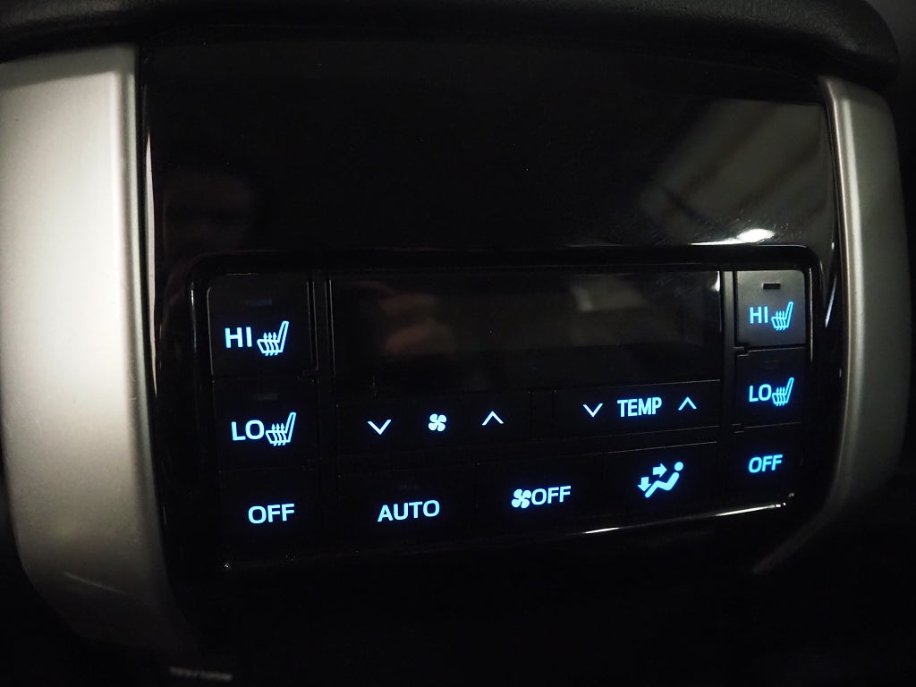 Toyota Land Cruiser 2.8 D-4D 4WD 177hk Premium Drag Skinn D-Värm 360° Navi