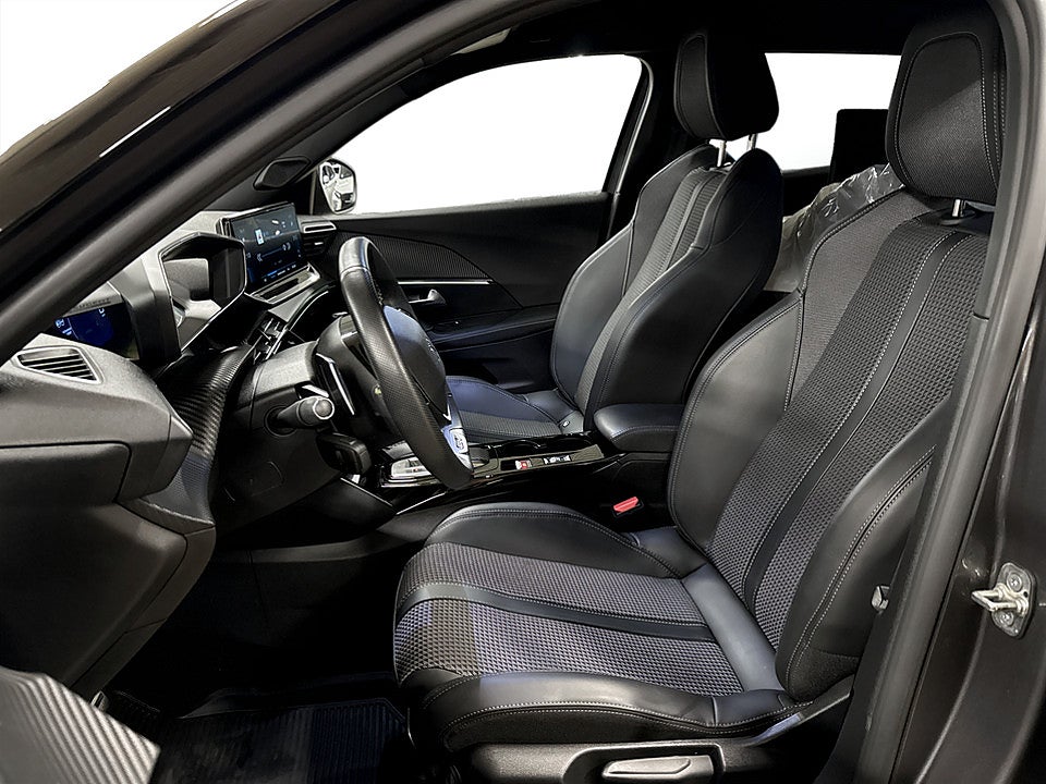 Bild på Peugeot 2008 GT 1.2 PT 130hk Aut NYSERVAD BACKKAMERA FARTHÅLLARE