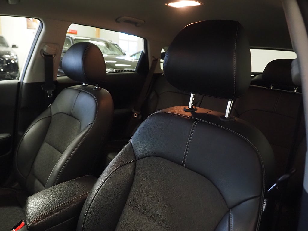 Kia Niro P-HEV DCT Advance Plus Navi Kamera Motorvärmare Moms 2022