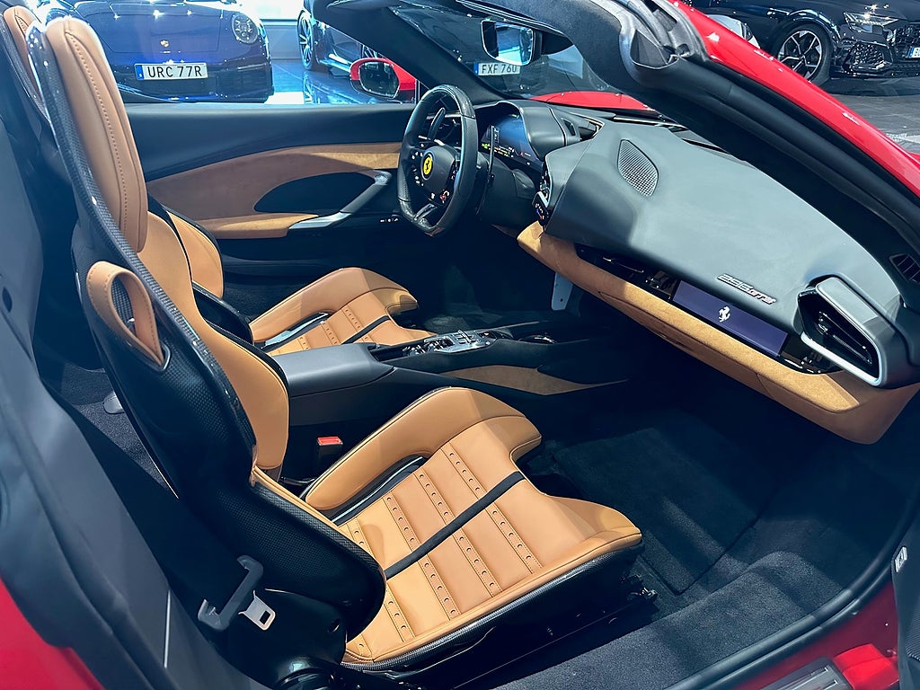 Ferrari 296 GTS 830 hk Lift / Leasebar / Carbon / JBL - bild 8