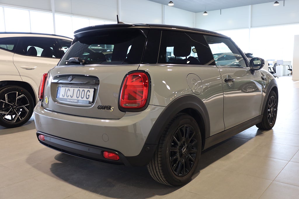 MINI Cooper SE Navi Läder Värmare Carplay Sensorer LED 2023