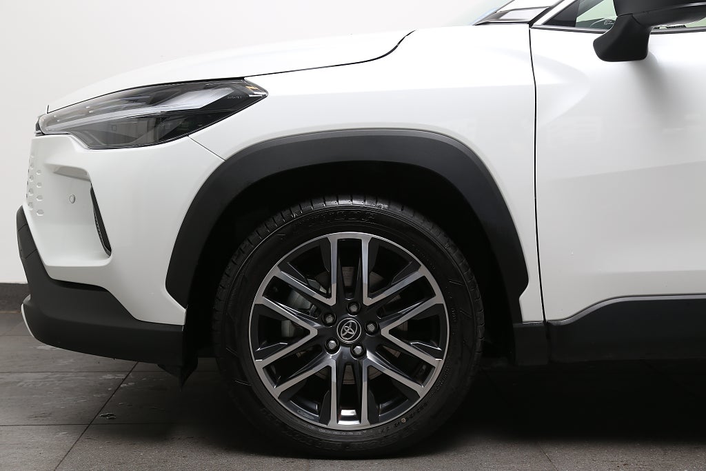 Toyota Corolla Cross 1,8 Hybrid E-CVT 140hk Style Kamera Leasbar 2025