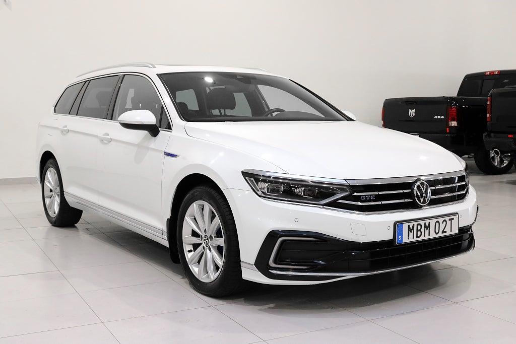 Volkswagen Passat Sportscombi GTE 1.4 TSI / Pano / Drag / Nyservad