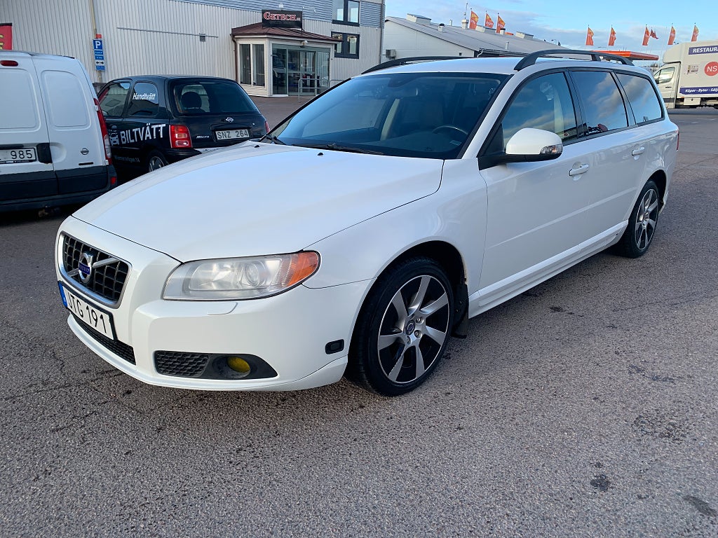 Volvo V70 2.0F Powershift Momentum Euro5 Servad Besiktad AC Dragk