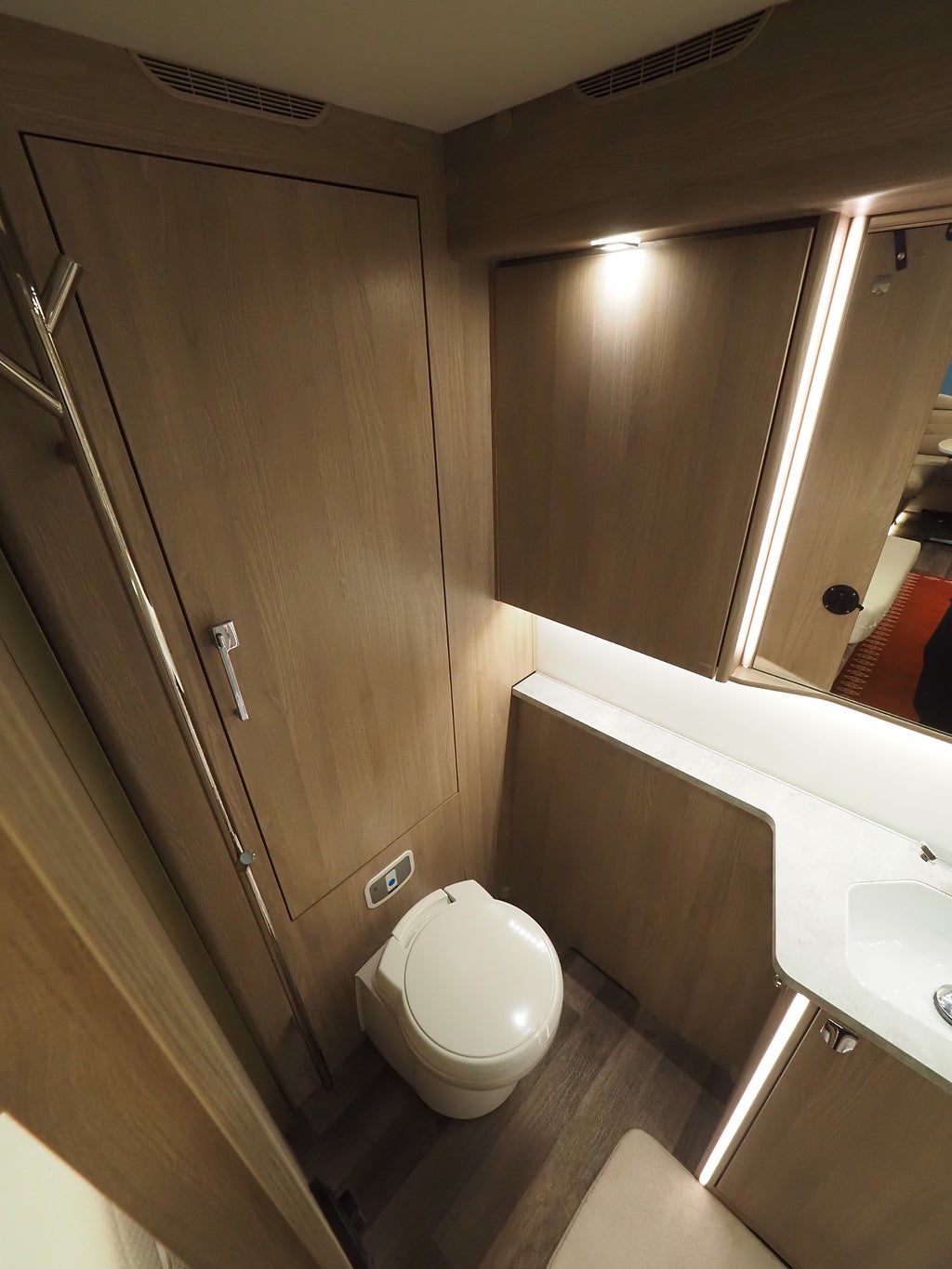 Kabe Imperial 630 TDL Mover I Markis I Låga långbäddar I Ugn I ALDE I 2021