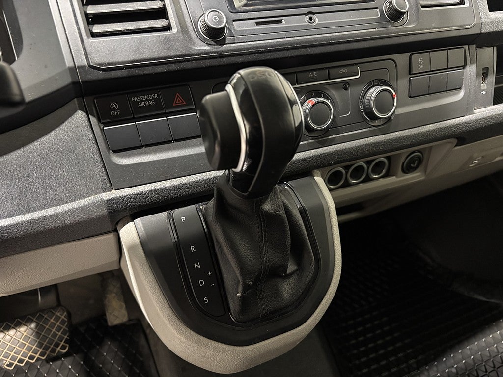 Volkswagen Transporter T30 2.0 TDI BMT 4Motion BKam Drag Värmare Moms