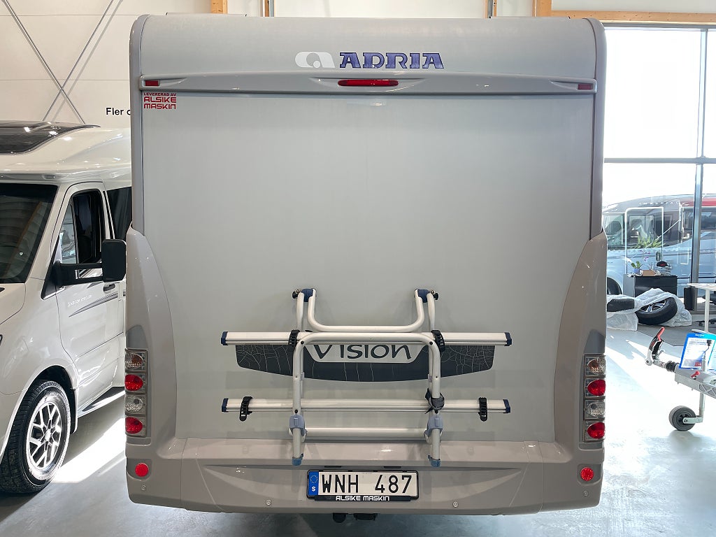 Adria Vision 707 SL /AC bodel/Solcell x2/Ugn/Taksäng/Långbäddar/Fint s - Adria