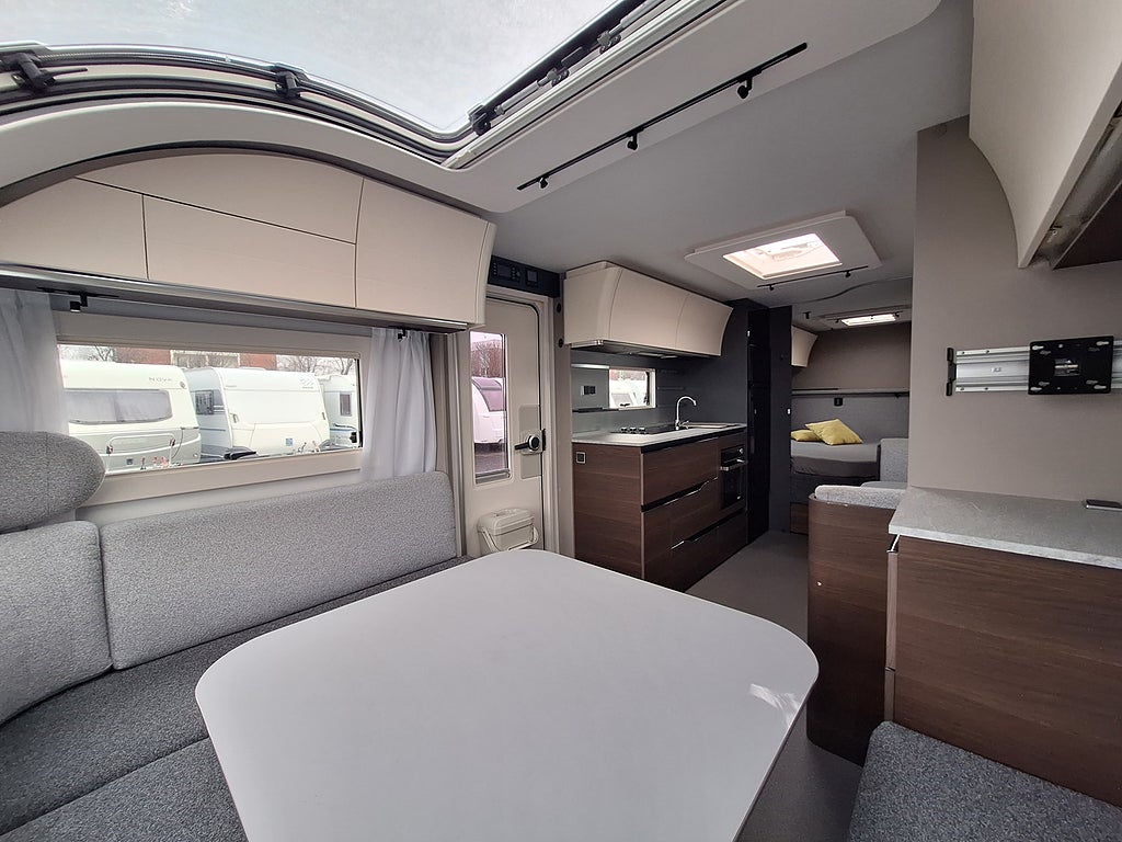 Adria Alpina 753 UP Dubbelbädd, Dusch, Nytt Tält