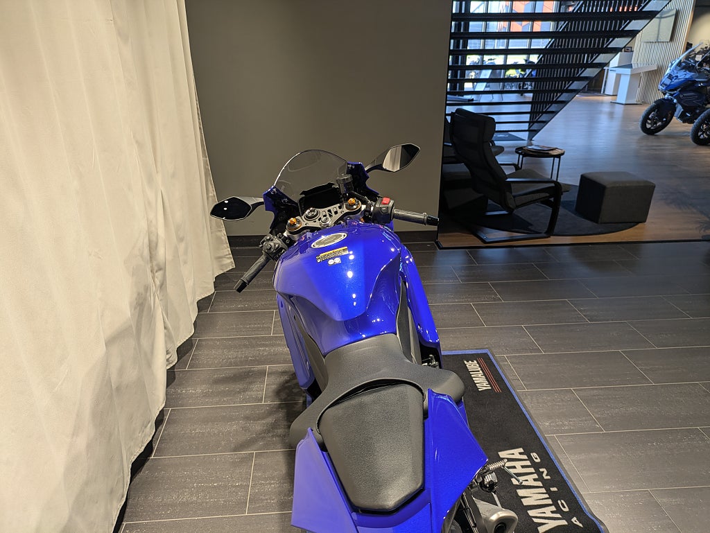 Yamaha YZF-R7 Icon Blue / Finns för beställning!