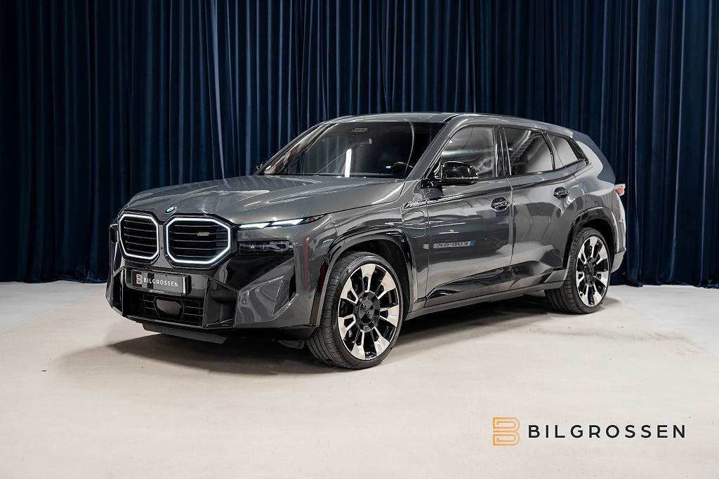 BMW XM 4.4 V8 xDrive B&W Merino Massage Softclose Bakaxelstyrn
