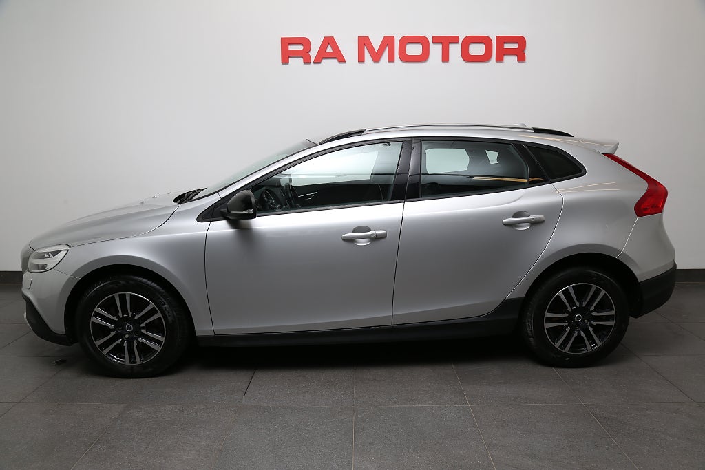 Volvo V40 Cross Country D3 150hk Adv Edition Kamera Värmare Drag 2019